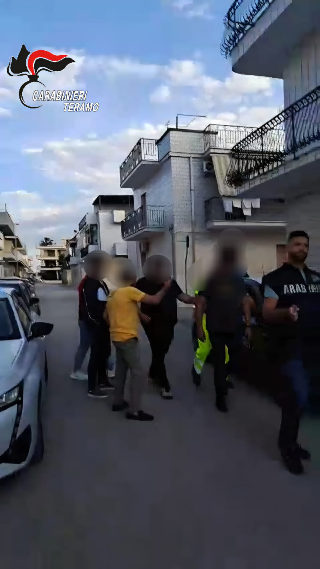 Smantellata dai Carabinieri banda dei colpi ai bancomat nel Teramano